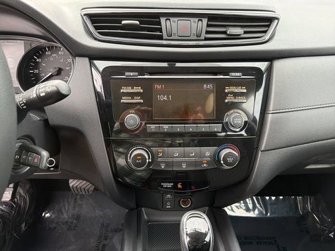 Used 2017 Nissan Rogue S FWD image 27