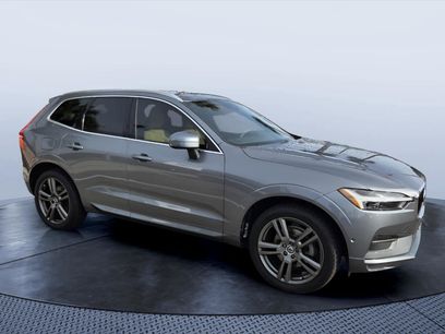 Used 2018 Volvo XC60 T5 Momentum w/ Vision Package