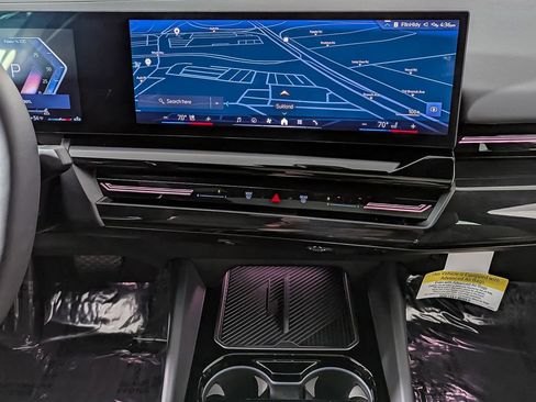 Used 2025 BMW 530i xDrive w/ Premium Package image 36