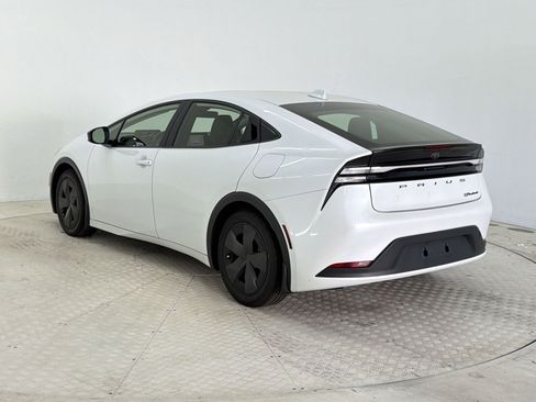 Used 2024 Toyota Prius Prime FWD image 3