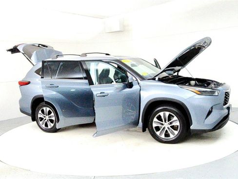 Certified 2022 Toyota Highlander XLE image 12