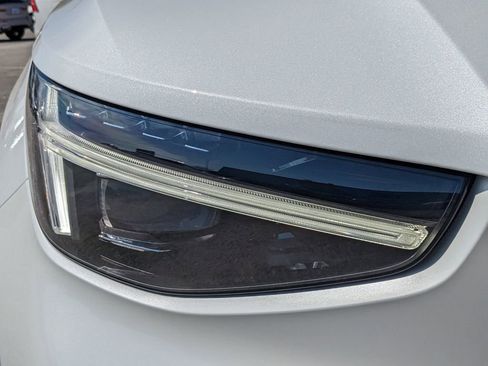 New 2025 Volvo XC40 B5 Ultra w/ Climate Package image 9