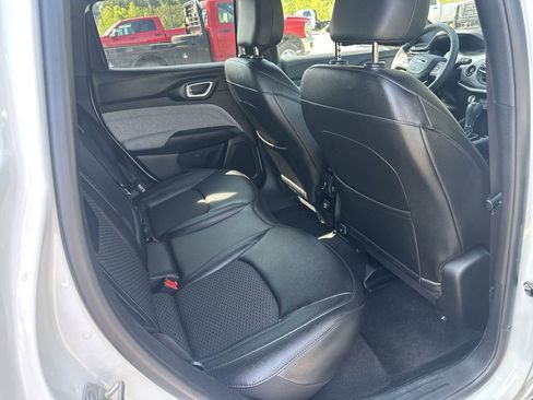 Used 2024 Jeep Compass Latitude image 34