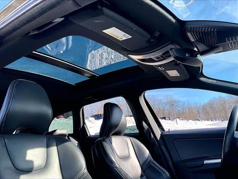 Used 2017 Volvo XC60 T6 R-Design w/ Climate Package image 20