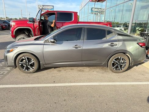 Used 2025 Nissan Sentra SV w/ Trunk Package FWD image 7