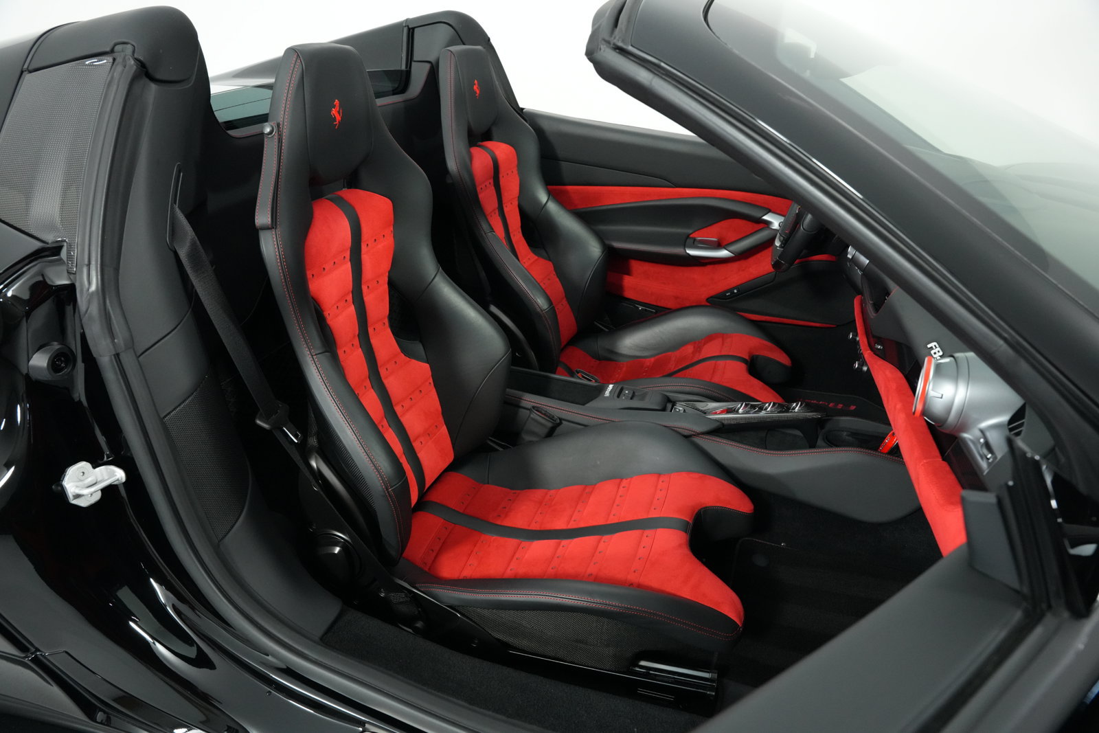 Used 2022 Ferrari F8 Spider RWD image 44