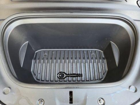 Used 2020 Tesla Model Y Long Range image 39