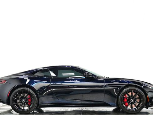 Used 2023 Aston Martin DB11 Coupe RWD image 2