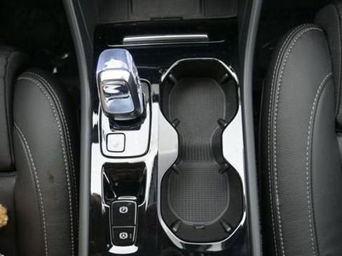 Used 2023 Volvo XC40 B4 Plus w/ Protection Package Premier image 10