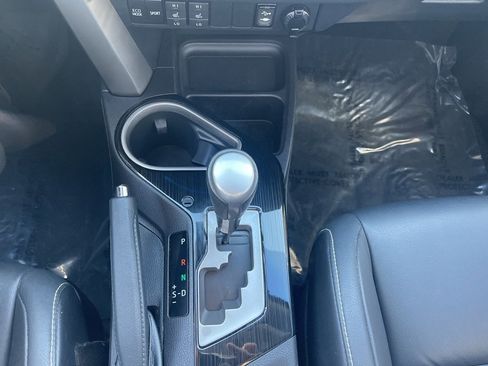 Used 2017 Toyota RAV4 Limited image 13