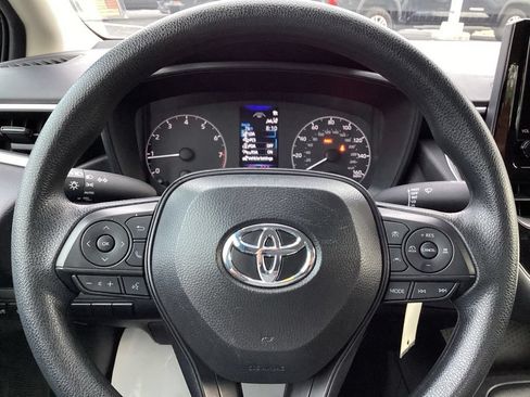 Used 2025 Toyota Corolla LE FWD image 21