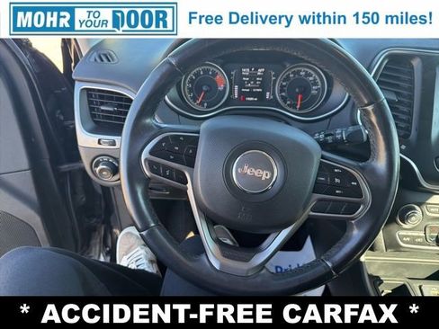 Used 2019 Jeep Cherokee Latitude Plus w/ Comfort/Convenience Group image 18