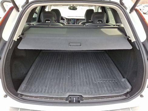 Certified 2022 Volvo XC60 B5 Momentum w/ Climate Package image 30