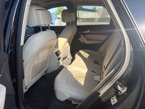 Used 2023 Audi Q5 2.0T Premium w/ Convenience Package AWD/4WD image 7