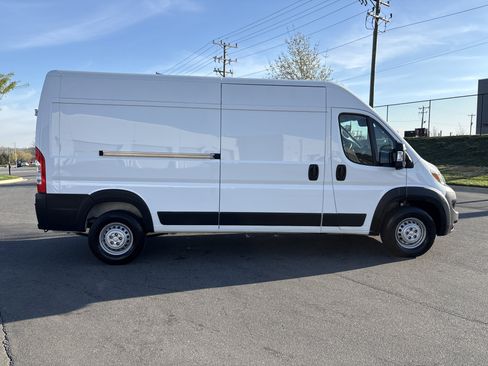 Used 2024 RAM ProMaster 2500 w/ Premium Convenience Group image 10