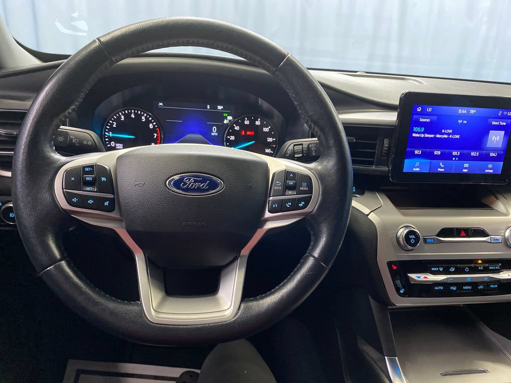 Used 2022 Ford Explorer XLT w/ Equipment Group 202A AWD/4WD image 19