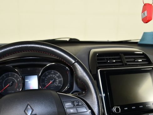 Used 2022 Mitsubishi Outlander Sport LE FWD image 9