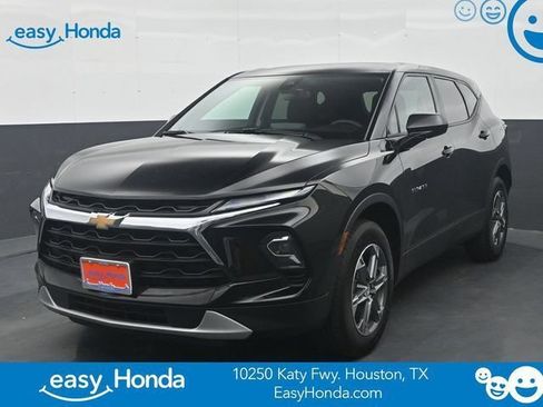 Used 2025 Chevrolet Blazer LT FWD image 1