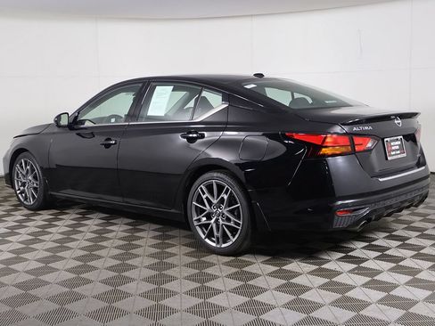 Used 2023 Nissan Altima 2.0 SR FWD image 10