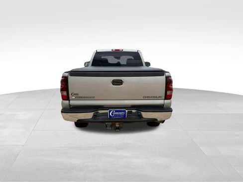 Used 2004 Chevrolet Silverado 2500 LS w/ Heavy-Duty Power Package AWD/4WD image 5
