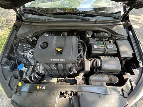 Used 2017 Hyundai Elantra SE FWD image 12