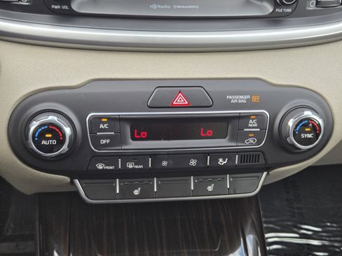 Used 2019 Kia Sorento EX FWD image 16