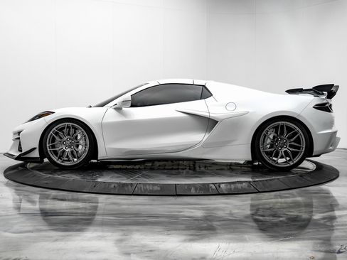 Used 2025 Chevrolet Corvette Z06 w/ Z07 Performance Package image 8