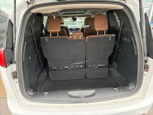 Used 2018 Chrysler Pacifica Limited w/ Tire & Wheel Group image 11