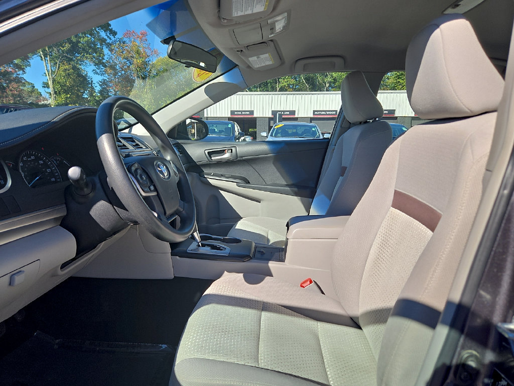 Used 2012 Toyota Camry LE FWD image 17