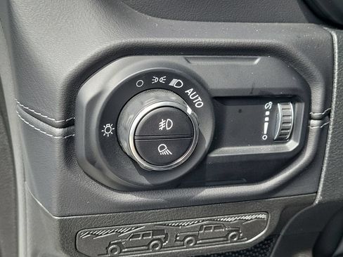 Used 2025 Jeep Gladiator Sport AWD/4WD image 18