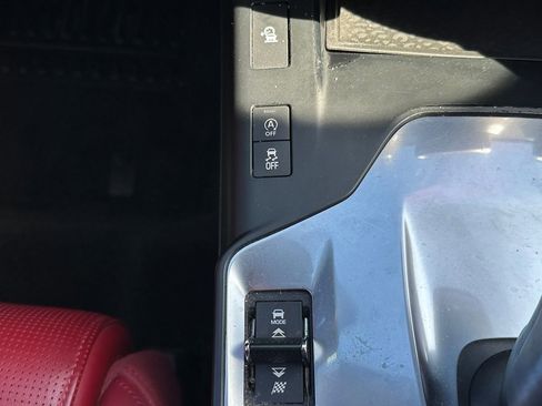 Used 2019 Jaguar E-PACE R-Dynamic SE image 24