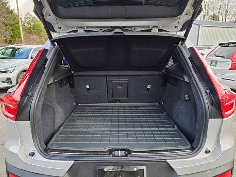 Used 2025 Volvo XC40 B5 Plus w/ Climate Package image 19