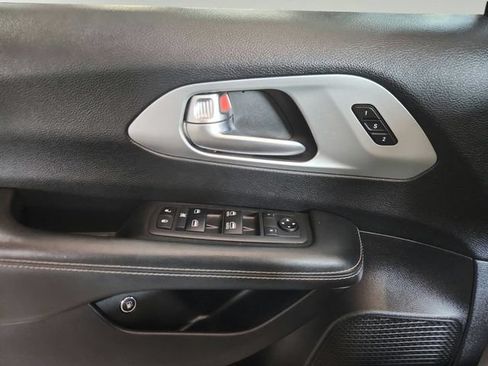 Used 2021 Chrysler Pacifica Touring-L w/ S Appearance Package FWD image 18