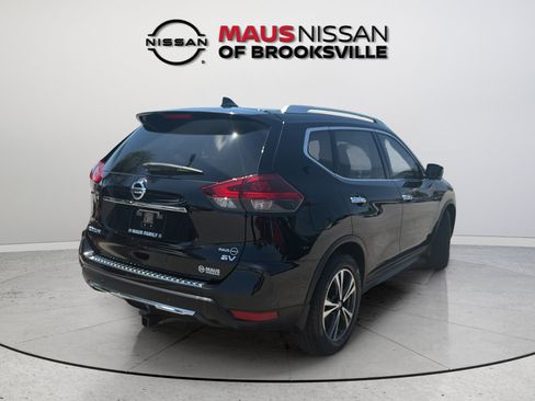 Used 2019 Nissan Rogue SV w/ Premium Package FWD image 12