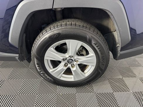 Used 2019 Toyota RAV4 XLE w/ Convenience Package FWD image 13