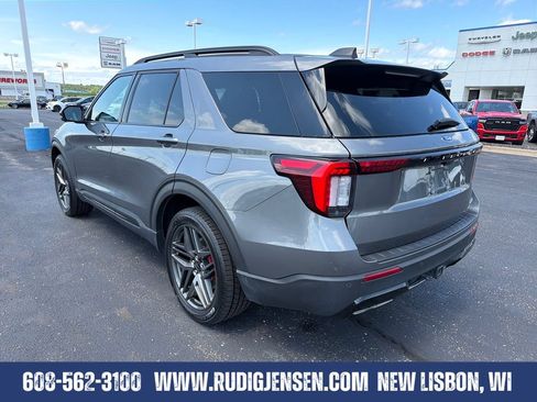 Used 2025 Ford Explorer ST-Line w/ ST-Line Street Pack AWD/4WD image 3