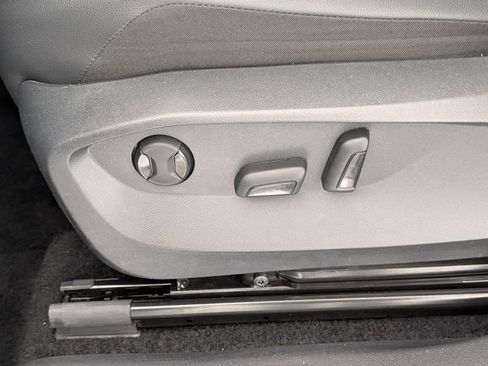 Used 2024 Volkswagen Tiguan SE image 15