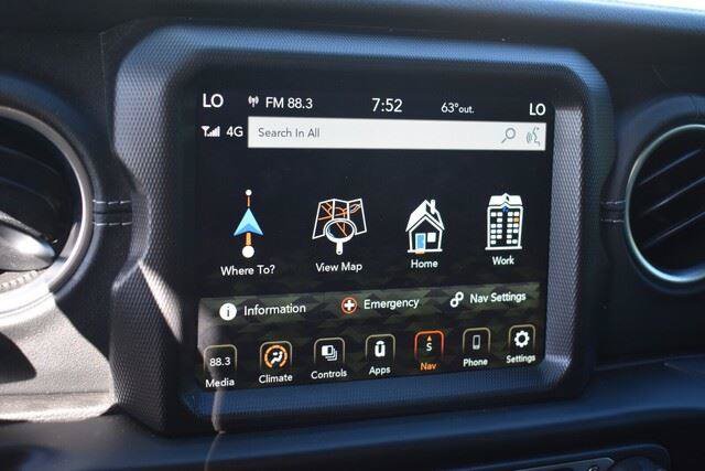 Used 2023 Jeep Wrangler Unlimited Sahara AWD/4WD image 31