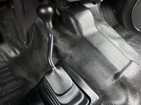 Used 2013 Ford F550 4x4 Crew Cab Super Duty w/ Payload Upgrade Pkg image 16