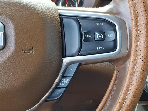 Used 2019 RAM 1500 Laramie AWD/4WD image 12