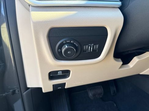 Used 2023 Jeep Grand Cherokee Limited AWD/4WD image 13