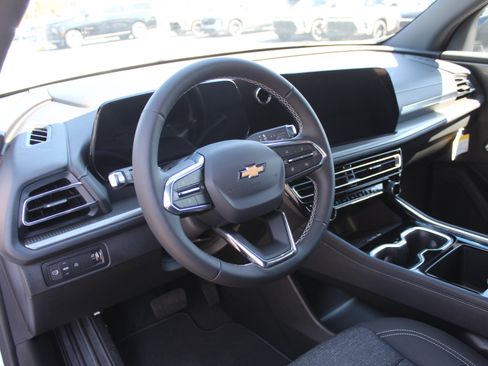 New 2027 Chevrolet Traverse LT w/ Sun and Wheel Package FWD image 11