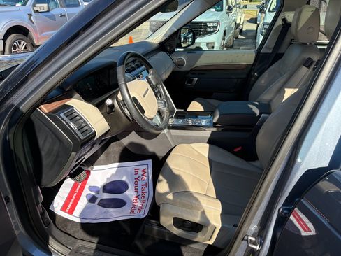 Used 2019 Land Rover Discovery HSE image 12