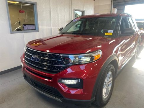 Used 2023 Ford Explorer XLT w/ Equipment Group 202A AWD/4WD image 2