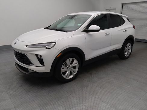Used 2024 Buick Encore GX Preferred FWD image 2