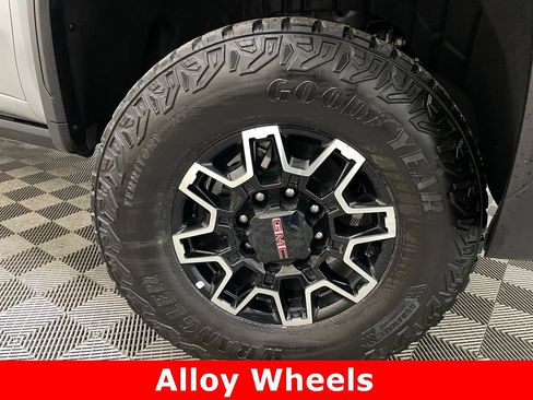 Used 2024 GMC Sierra 2500 AT4X image 59