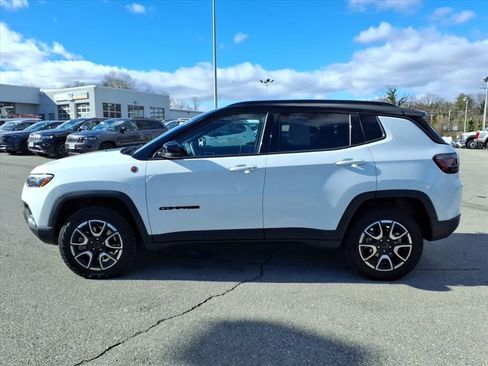 Used 2025 Jeep Compass Trailhawk w/ Trailhawk Elite Group image 7
