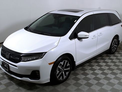 Certified 2026 Honda Odyssey EX-L image 3