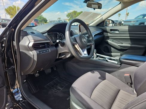 Used 2024 Nissan Altima 2.5 SV FWD image 13