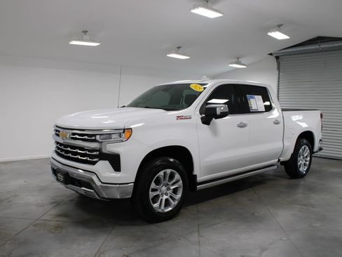 Used 2025 Chevrolet Silverado 1500 LTZ w/ LTZ Premium Package AWD/4WD image 4